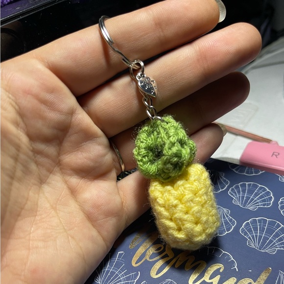 Pineapple Keychain - Picture 2 of 2